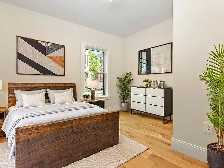 200 Maverick St #3 — Photo 4