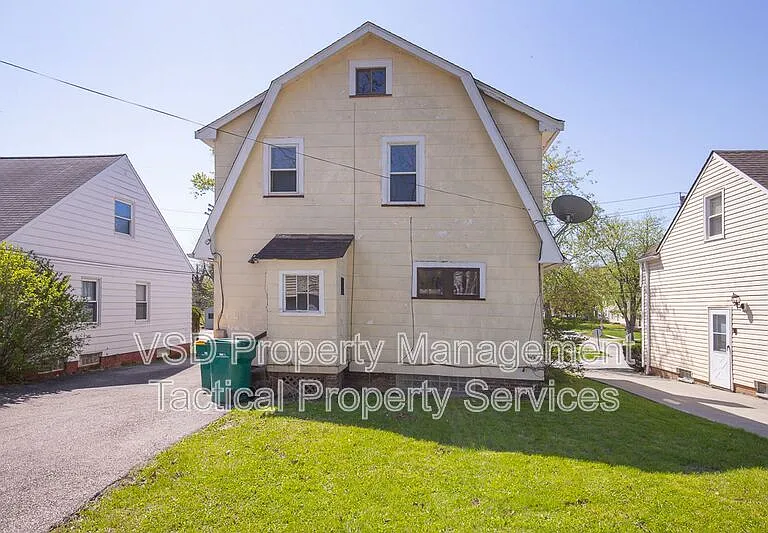 19101 Nitra Ave — Photo 2