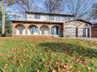 1 Lake Crest Dr, Decatur, IL 62521