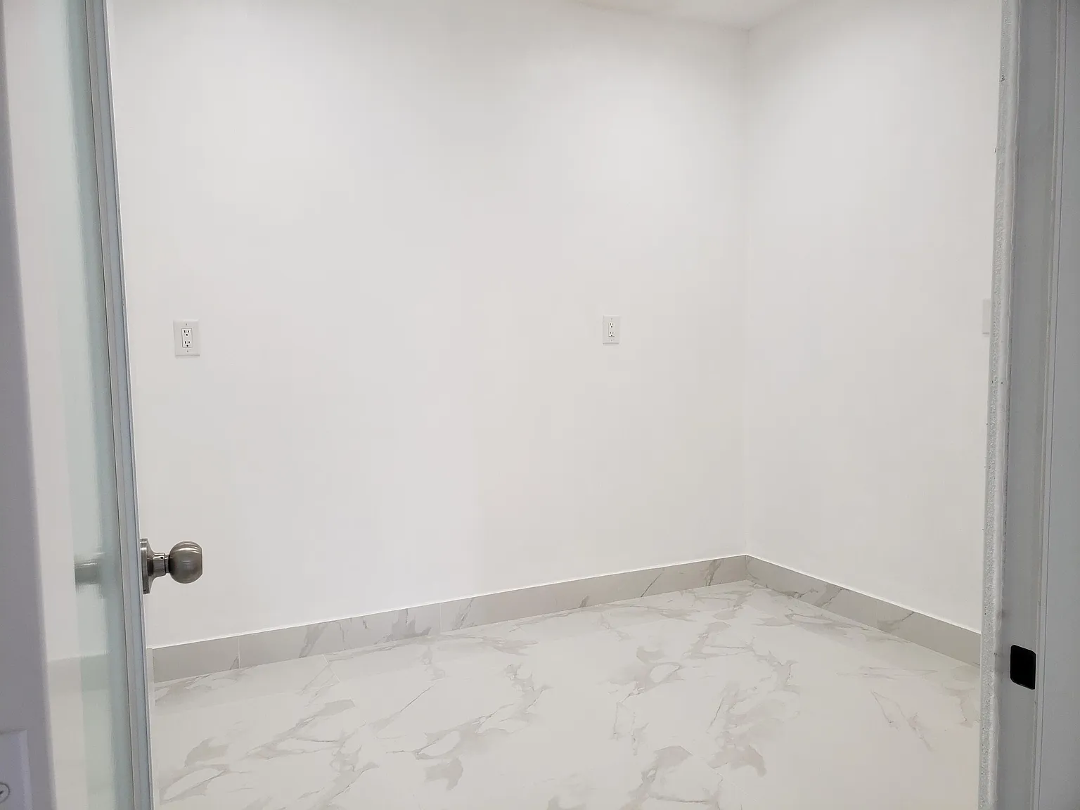 1 bed, 1.0 bath, 1971 sqft, $1,800 — Photo 4