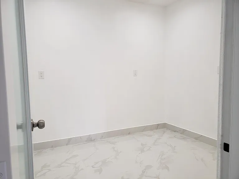 169 Corrine Pl — Photo 4