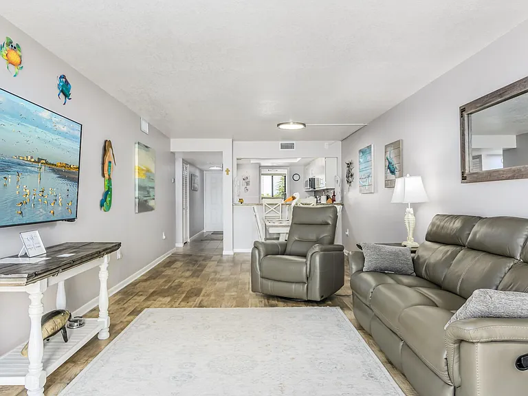 8500 Ridgewood Ave — Photo 5