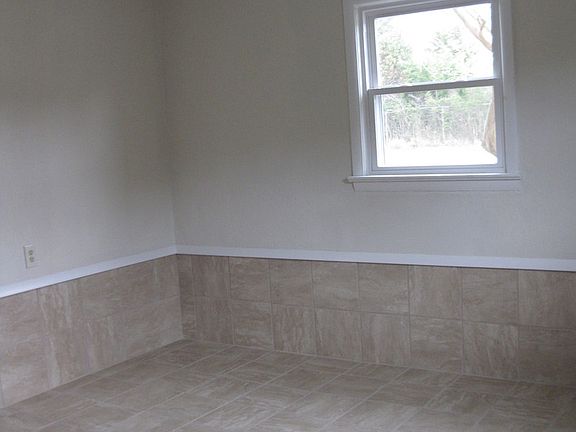 5th image of 430 Staten St APT 4