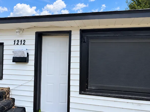 1212 Pine St, Baytown, TX 77520