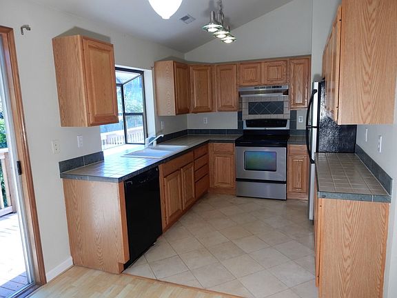 2nd image of 18323 NE 92nd Ct