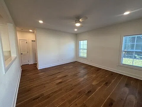 3 bed, 2.0 bath, 1400 sqft, $2,100 — Photo 3