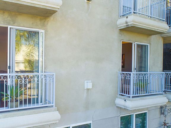 4th image of 1023 N Wilcox Ave #201
