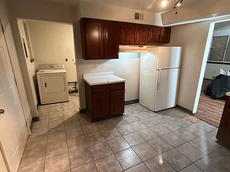 5401 Wilson Ct — Photo 3
