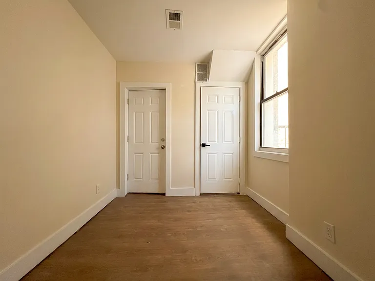 358-360 S Orange Ave #2R — Photo 8