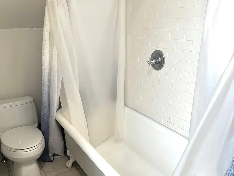 450 Lyceum Ave #4 — Photo 8