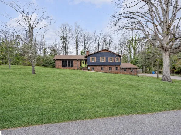 6 Devonshire Ln, Greenville, SC 29617