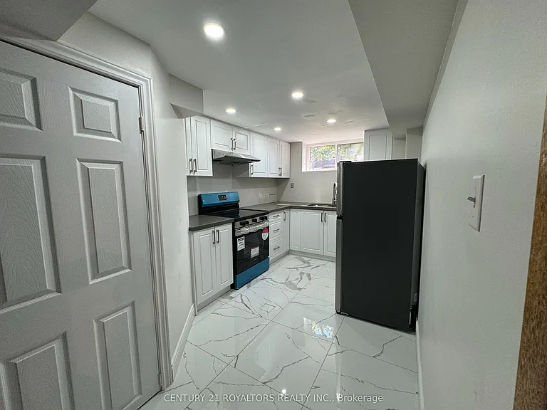 404 Trent St W — Photo 13