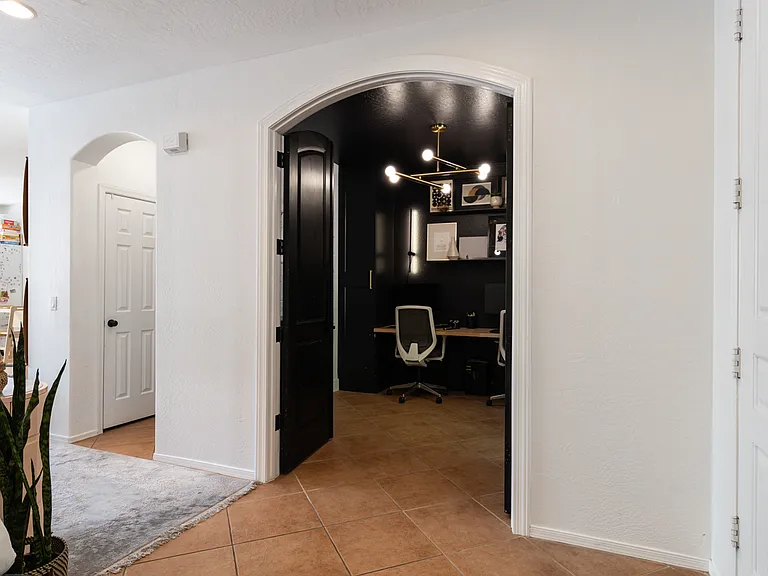 5907 W Straight Arrow Ln — Photo 35
