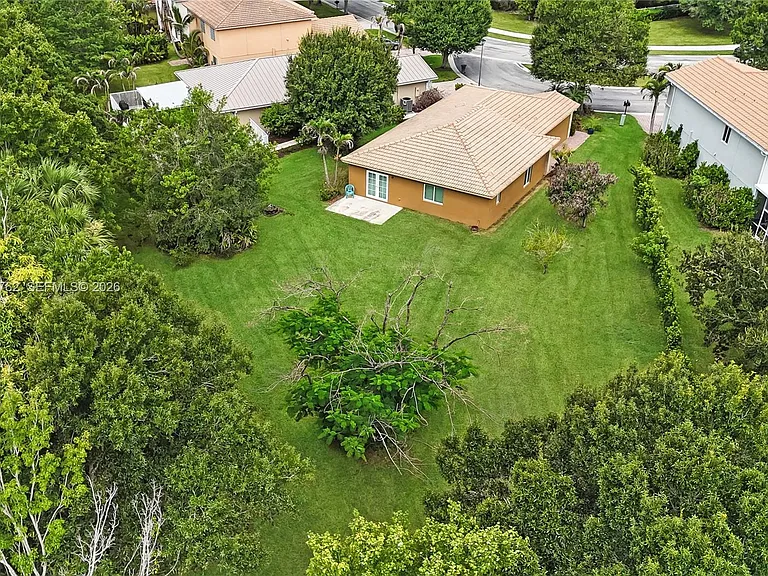 5603 SE Graham Dr — Photo 3