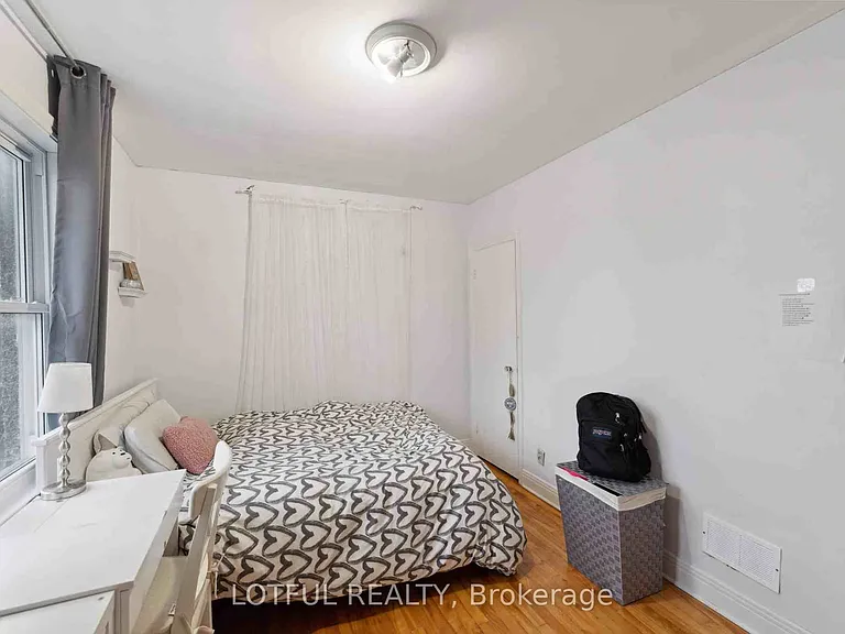 2427 Chasseur Ave #B — Photo 8