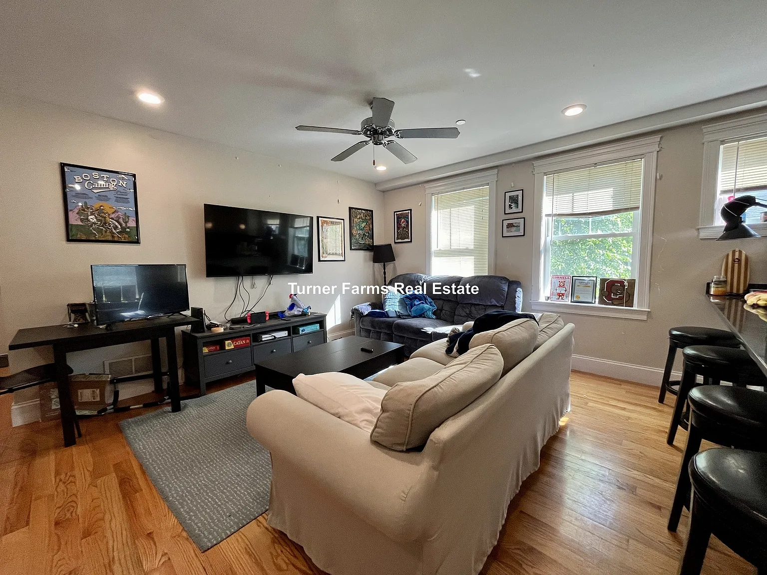 5 bed, 2.5 bath, 9999 sqft, $5,950 — Photo 2