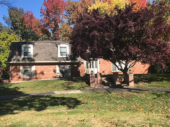 Beautiful circle entry drive