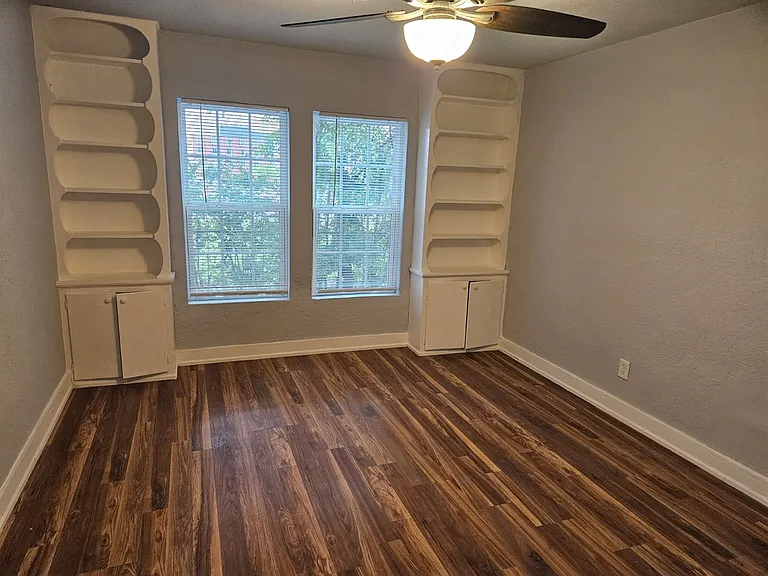 209 NW Arlington Ave — Photo 3