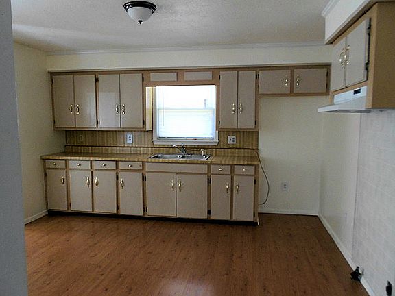 5th image of 107 E Saint Francis St
