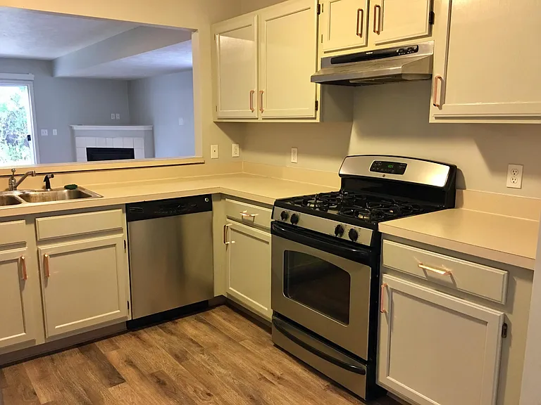 3329 Park Ridge Ln NE — Photo 10
