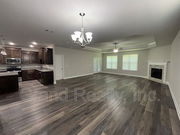 3rd image of 3823 Shady Grove Dr