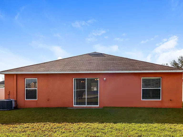 3920 Constantine Loop — Photo 16