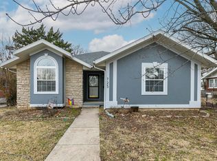 725 S Pickwick Ave, Springfield, MO 65802