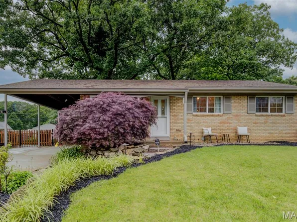 2127 Gladiator Dr, Fenton, MO 63026
