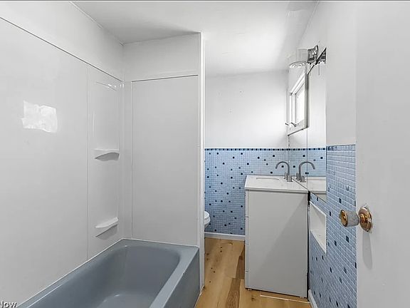 4th image of 5484 South Ave APT A