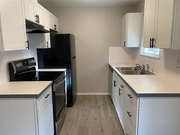 2536 42nd Ave SE #10 — Photo 1