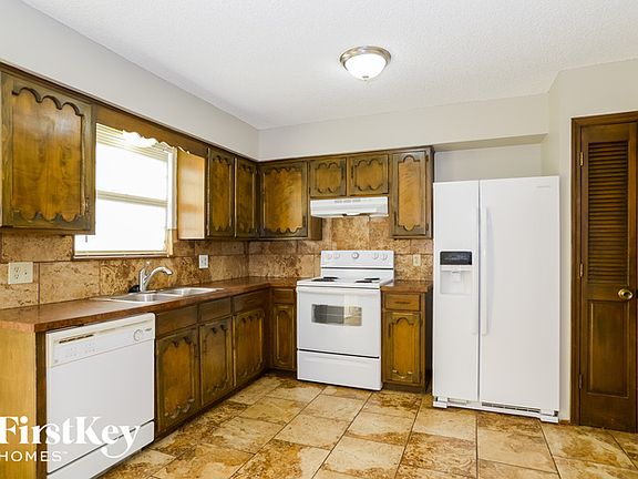 5th image of 1600 NW Amesbury Ct