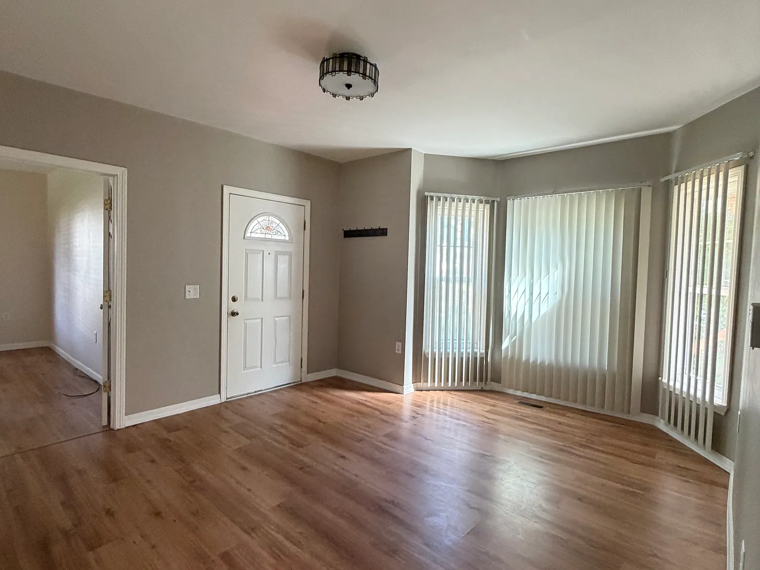 2 bed, 950 sqft, $1,250 — Photo 3
