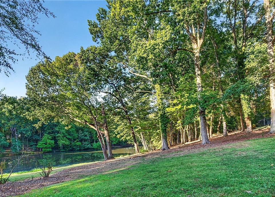 13th image of 801 Cliftwood Dr