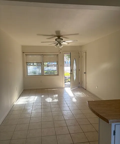 248 Wappoo Rd #A — Photo 2