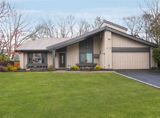 17 Gaton Ln, Coram, NY 11727