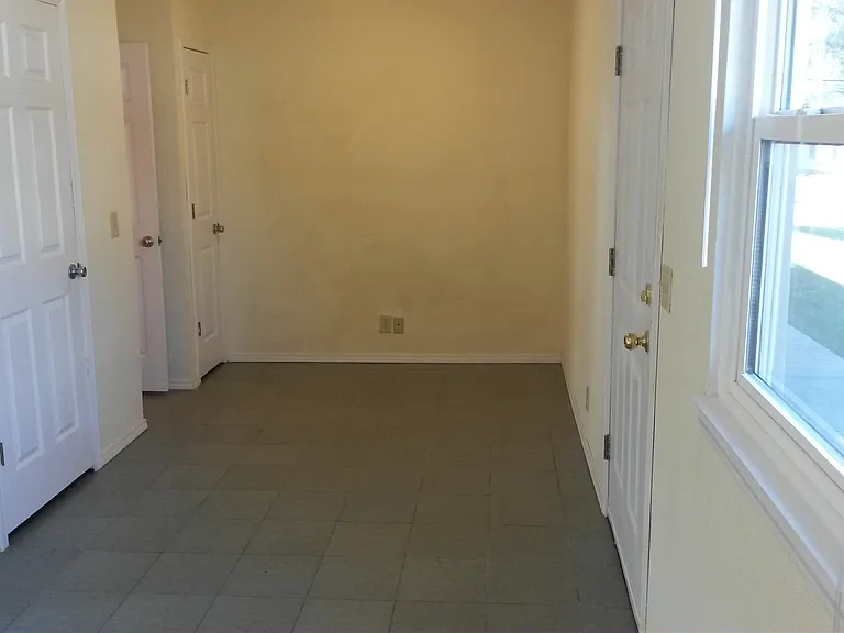 910 S Campbell Ave #4 — Photo 4