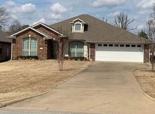 915 Walnut Hill Dr, Longview, TX 75605