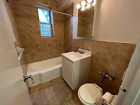 5th image of 143-11 Barclay Ave #4H