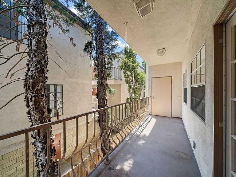 1145 Roswell Ave #203 — Photo 27
