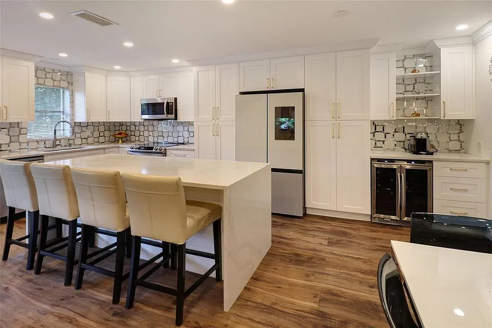 3 bed, 2.5 bath, 1782 sqft, $3,300 — Photo 2