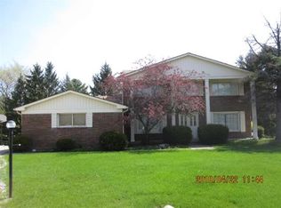 3040 Brewster Ct, West Bloomfield, MI 48322
