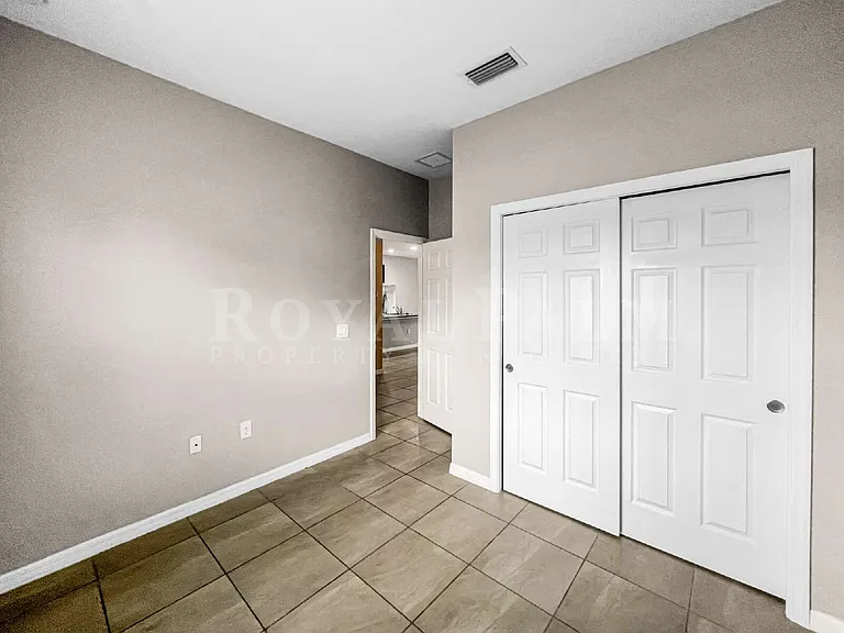 1322 Trafalgar Pkwy — Photo 15