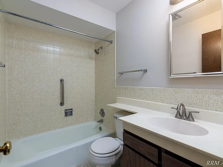 206 W Maple Ave #2C — Photo 8