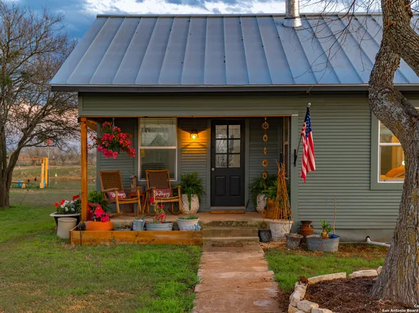 7150 Linne, Seguin, TX 78155