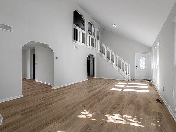 2nd image of 1117 Spring Run Rd