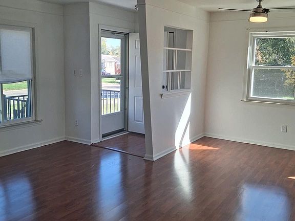 3rd image of 1830 Lexington Pkwy