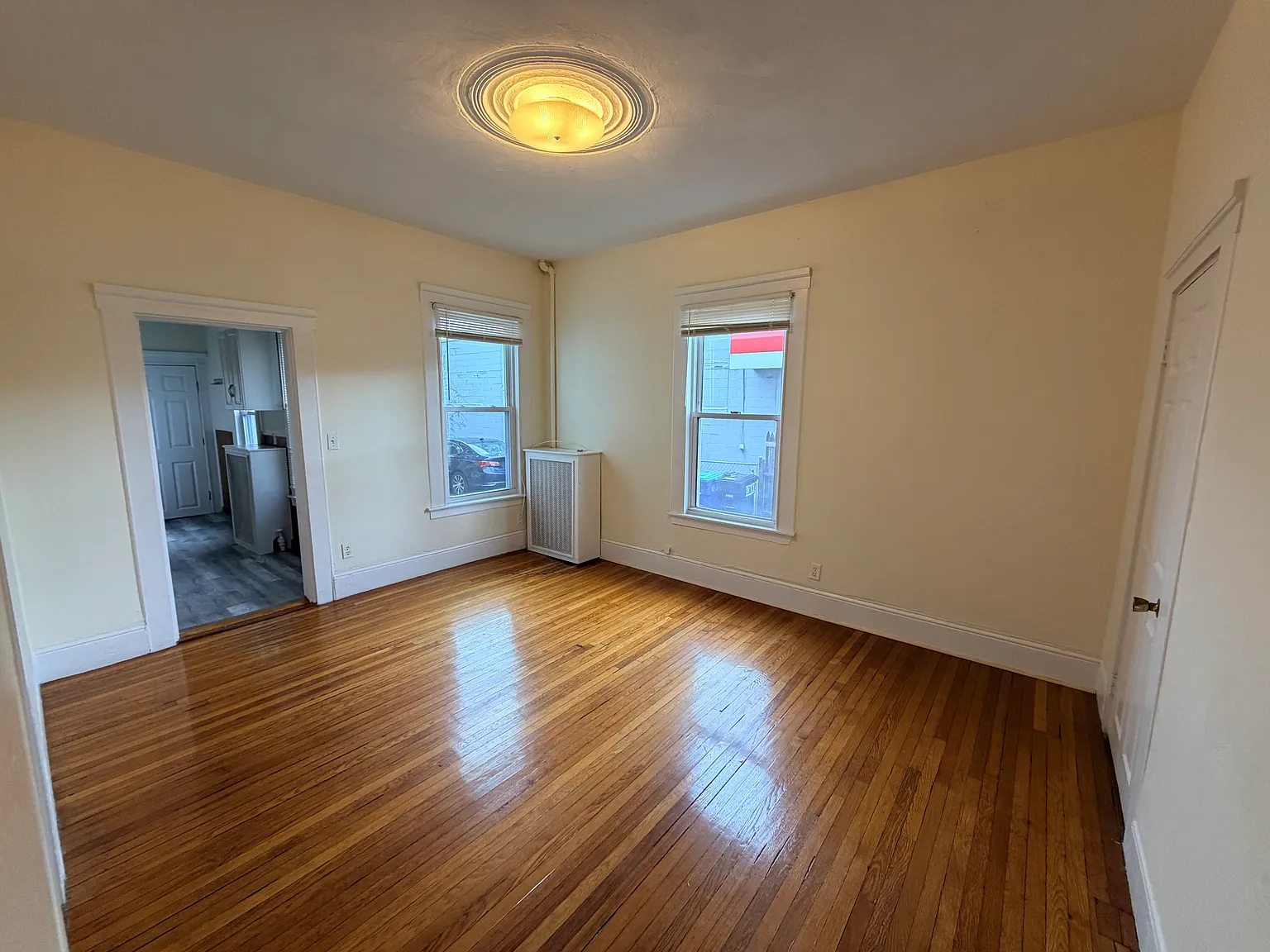 2 bed, 1000 sqft, $3,200 — Photo 4