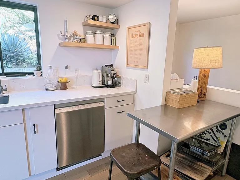 220 Mountain View St — Photo 9