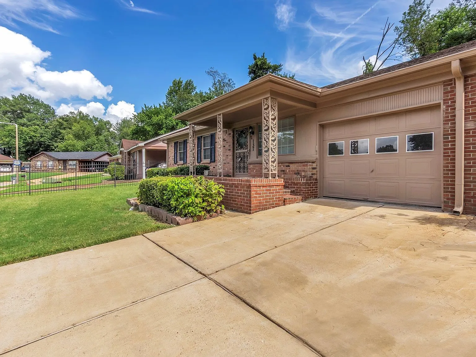 3 bed, 2.0 bath, 1892 sqft, $1,585 — Photo 3