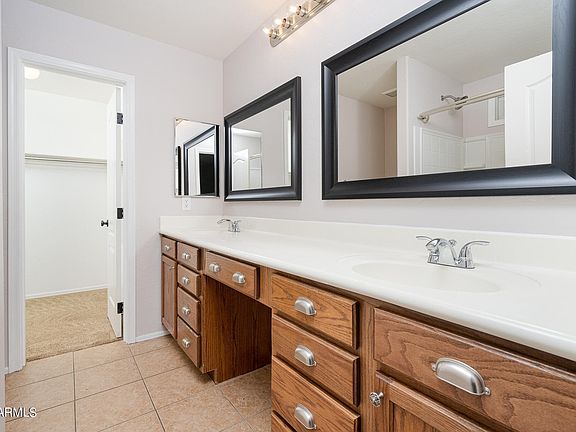 master bathroom with walk-in closet #1 ( second walking closet on opposite side)